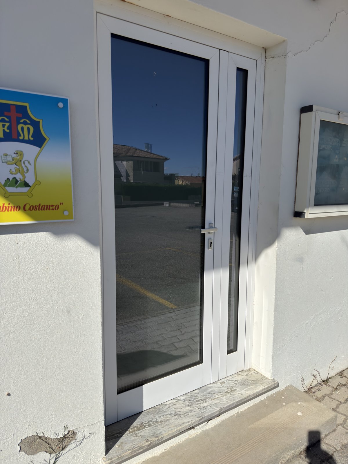 La porta d'ingresso dello spogliatoio il 25 settembre 2026